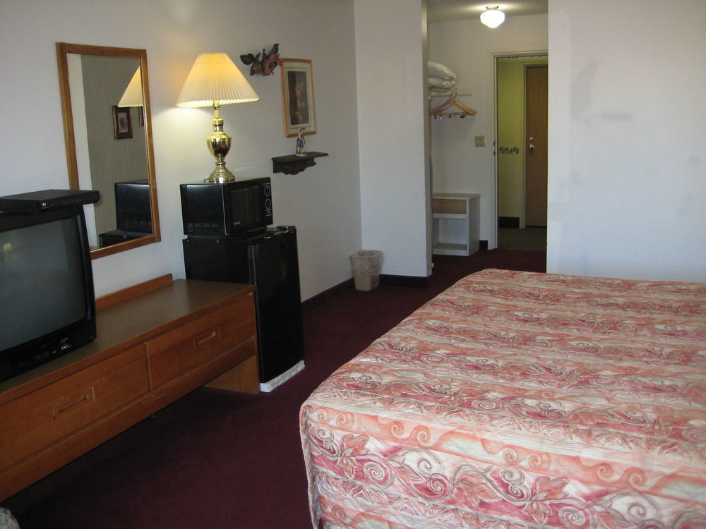 Lake Tree Inn & Suites Marion Ngoại thất bức ảnh